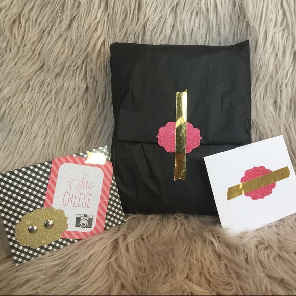 Sweaters - Picture 6 of 7